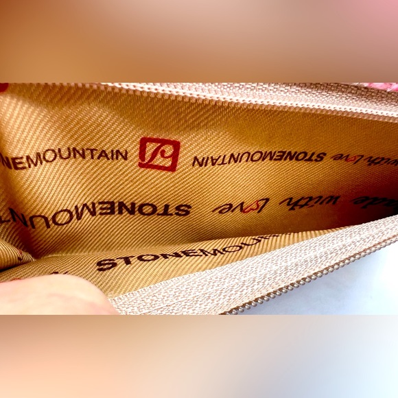 Cute Stone Mountain Leather Wallet, Beige w/Multicolored Flowers, NWT - Picture 10 of 11